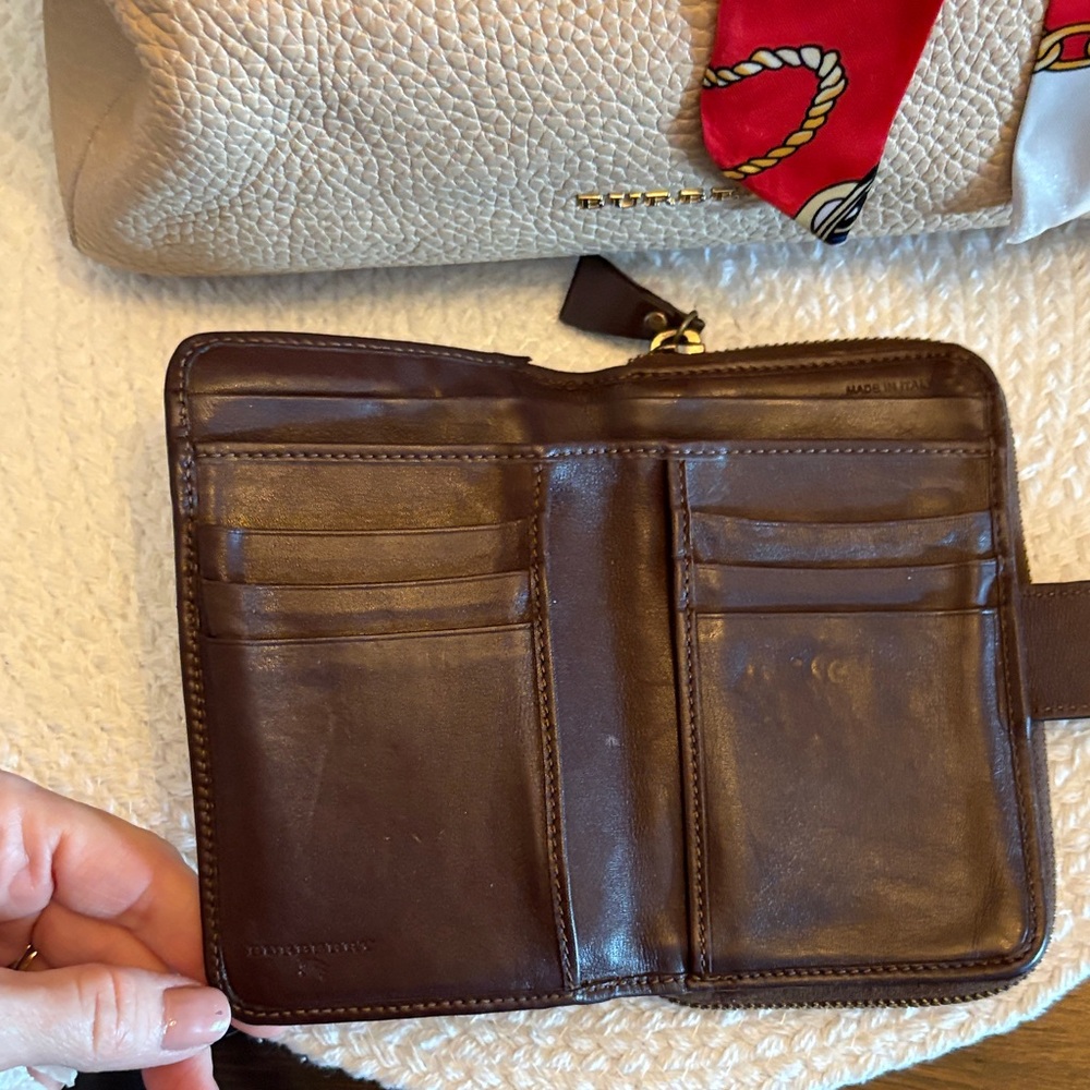 3-for 1-AUTHENTIC Burberry bundle: purse with matching wallet & cosmetic case - Picture 13 of 17